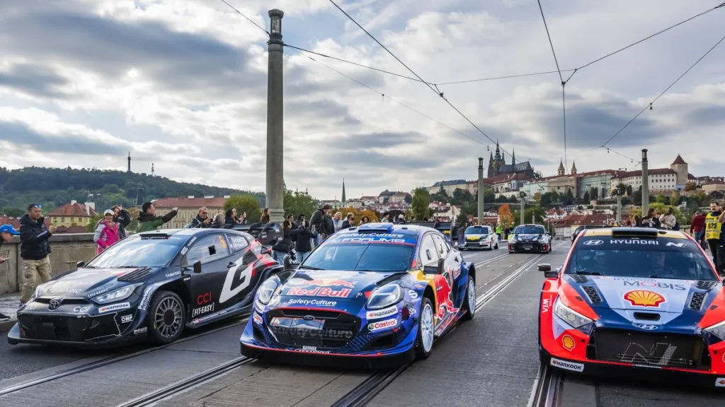 Exhibiční úvod Středoevropské rallye v Praze