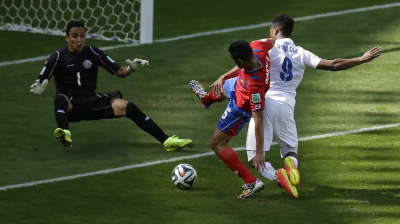 Souboj Sturridge s obráncem