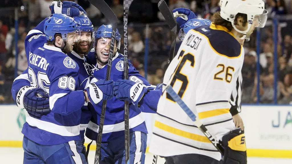 Radko Gudas se raduje z gólu