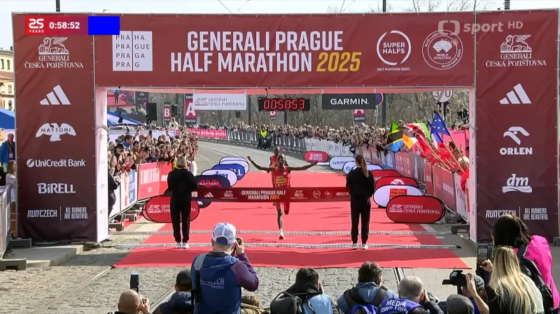 Dramatický finiš mužů v půlmaratonu