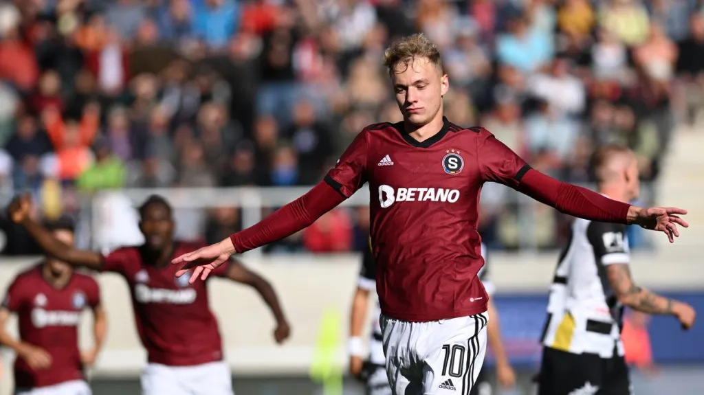 Adam Karabec dal první gól Sparty v Hradci
