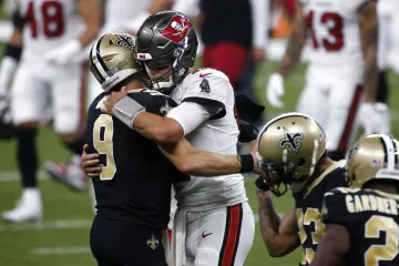 Drew Brees v objetí s Tomem Bradym
