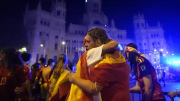 Vítězství na MS slavili španělští fanoušci po celém světě