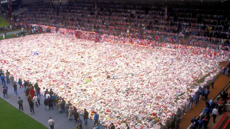 Pieta za oběti na stadionu Liverpoolu