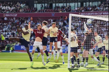 Gólová hlavička Tomáše Součka