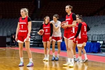 České basketbalistky během tréninku