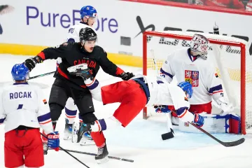 Marek Ročák a Pavel Šimek (vpravo) v přípravném utkání s Kanadou