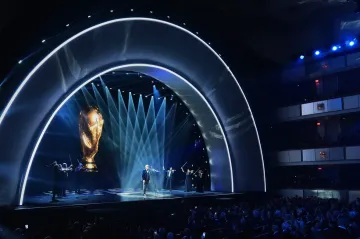 Andrea Bocelli zahájil slavnostní losování MS ve fotbale