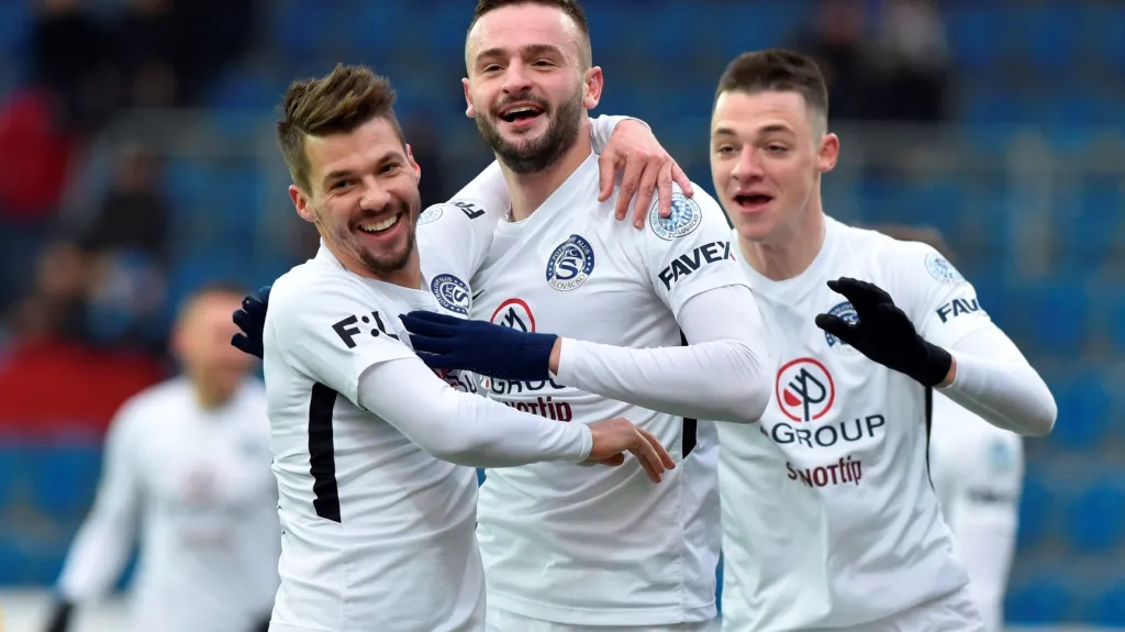 Fotbalisté Slovácka se radují z gólu