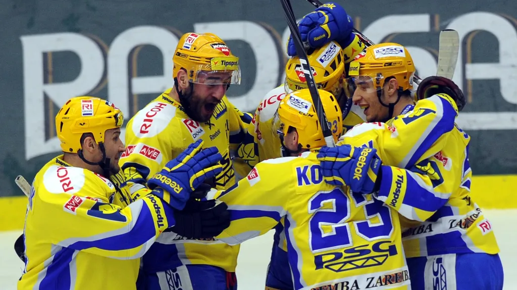 Radující se hokejisté Zlína