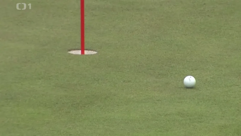 Kořínek a amatér Bareš mají na Czech Masters dvě rány pod par