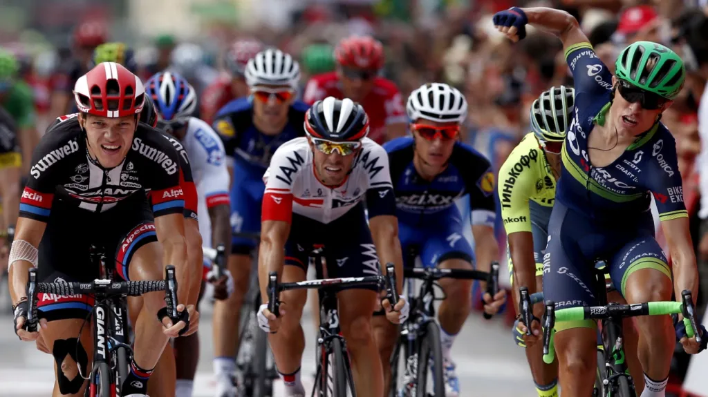 Magnus Cort Nielsen (vpravo) se raduje z vítězství v etapě Vuelty