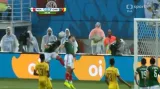 Šance v utkání Mexiko - Kamerun: Mexičané si ukradli míč z hlavy (26. min.)