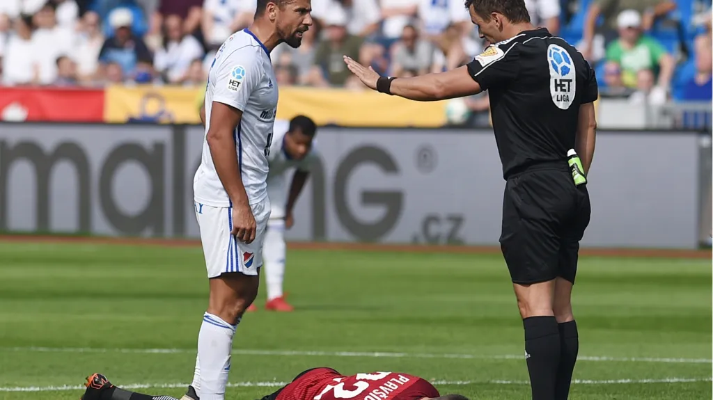 Milan Baroš z Ostravy v diskuzi se sudím Emanuelem Markem