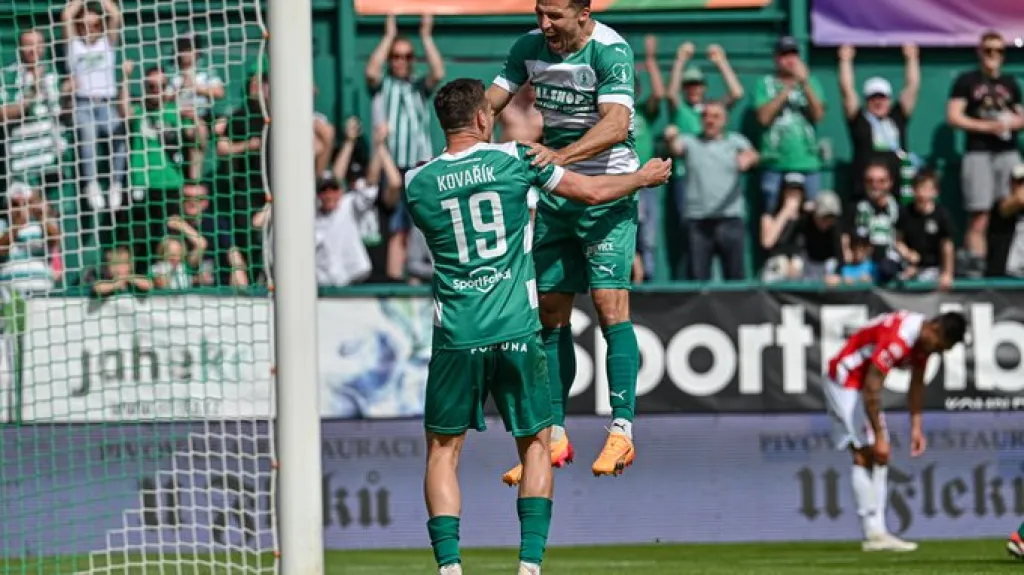 Fotbalisté Bohemians 1905 se radují z gólu