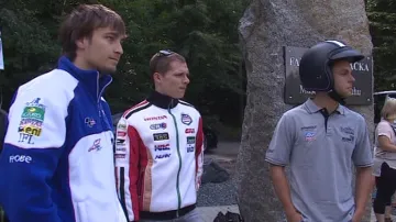 Jezdci si udělali zastávku ve Farinově zatáčce