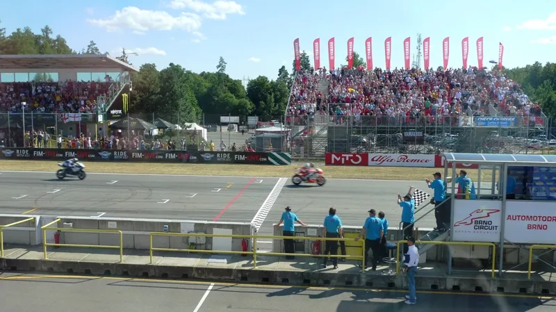 Historická momentka – Biaggi triumfuje v Brně už pojedenácté