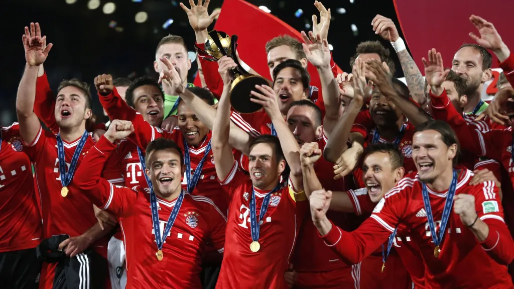 Hráči Bayernu slaví vítězství v MS klubů
