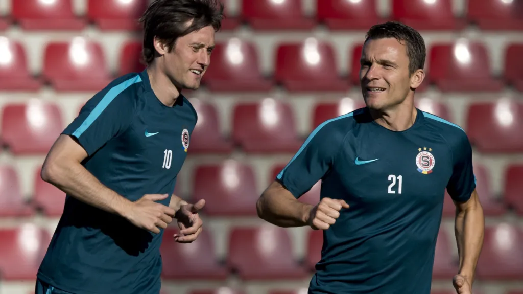 Tomáš Rosický na tréninku s Davidem Lafatou