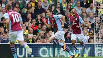 Libor Kozák slaví svůj první gól v Premier League do sítě Norwiche