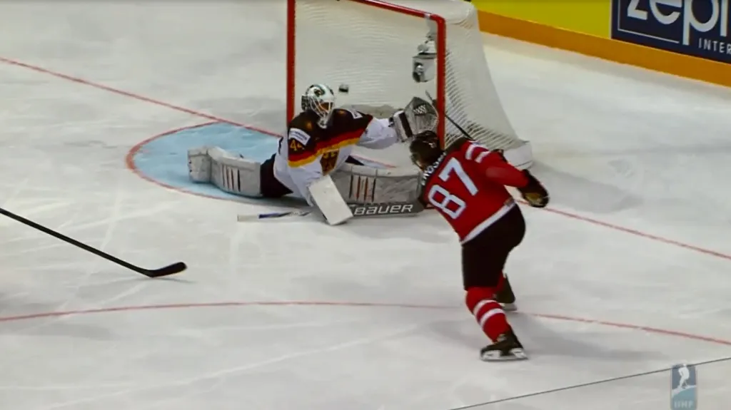 Gól v utkání Kanada - Německo: Crosby - 1:0 (9. min.)
