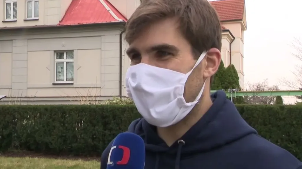 Svoboda a Ježek radí dětem, jak doma cvičit