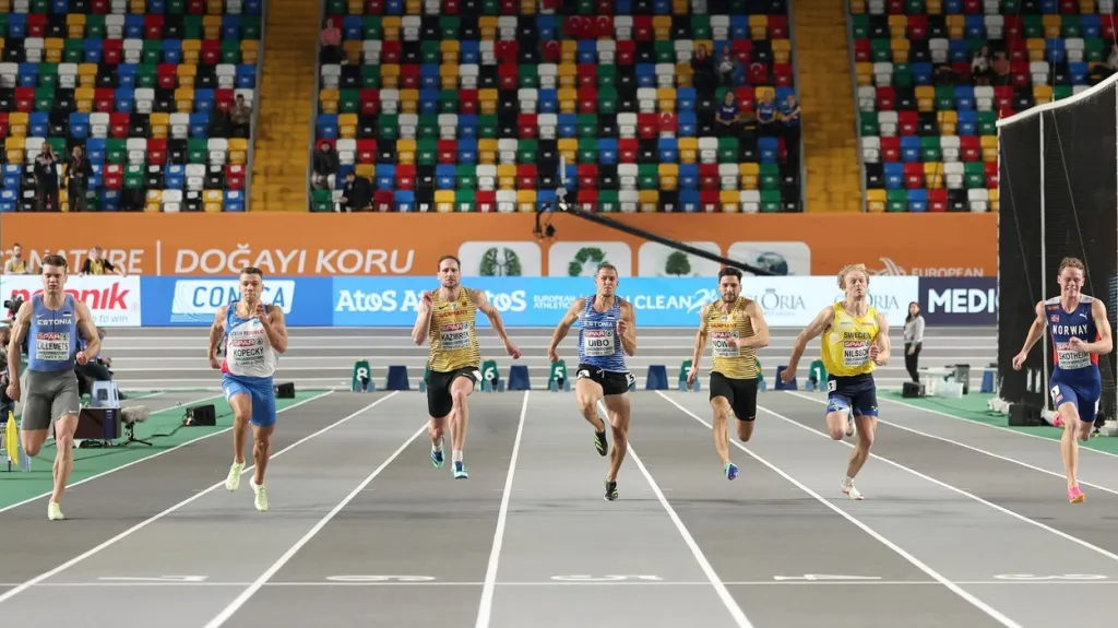 Sedmibojař Ondřej Kopecký (druhý zleva) na HME v atletice