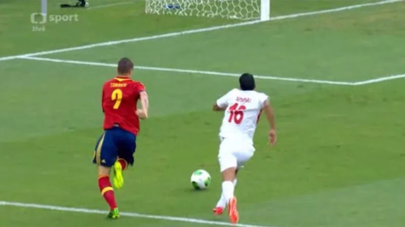 Španělsko - Tahiti: Torres potrestal chybné vyběhnutí gólmana - 1:0 (5. min.)