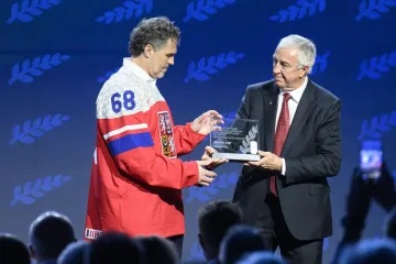 Jaromír Jágr s prezidentem IIHF Lucem Tardiffem