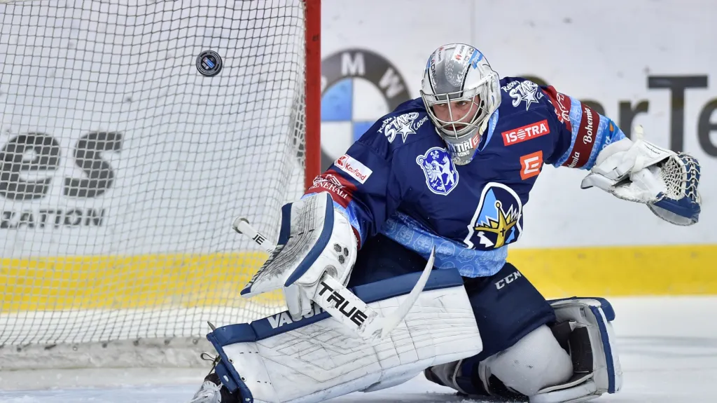 Brankář Kladna Lukáš Cikánek