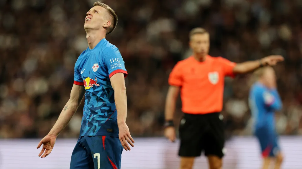 Dani Olmo z Lipska si zoufá na stadionu Santiaga Bernabéua