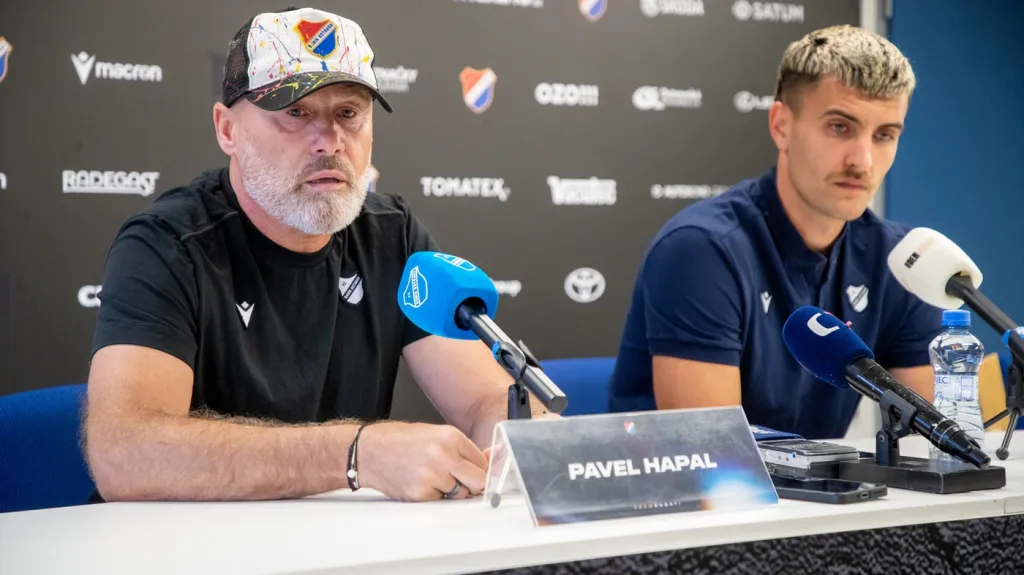 Trenér Pavel Hapal a Matěj Chaluš