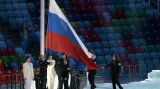 Ruská vlajka byla vyvěšena během zahajovacího ceremoniálu Her v Soči na stadionu Fišt