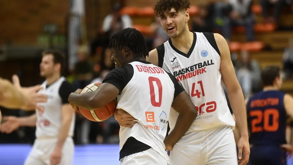 Basketbalisté Nymburka