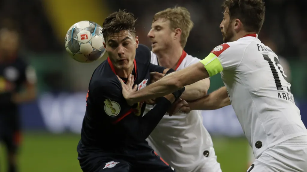 Patrik Schick v utkání s Frankfurtem