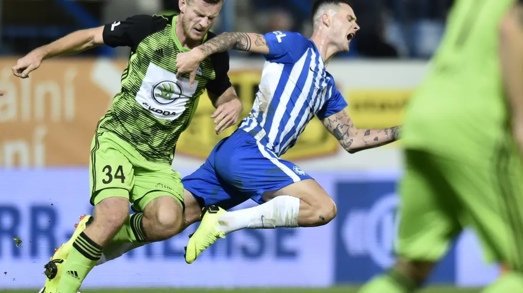 Mladoboleslavský bek Křapka podráží Potočného