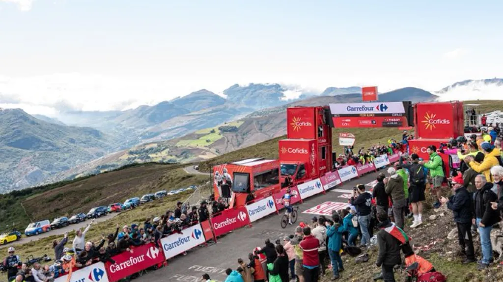 Eddie Dunbar při dojezdu 20. etapy 