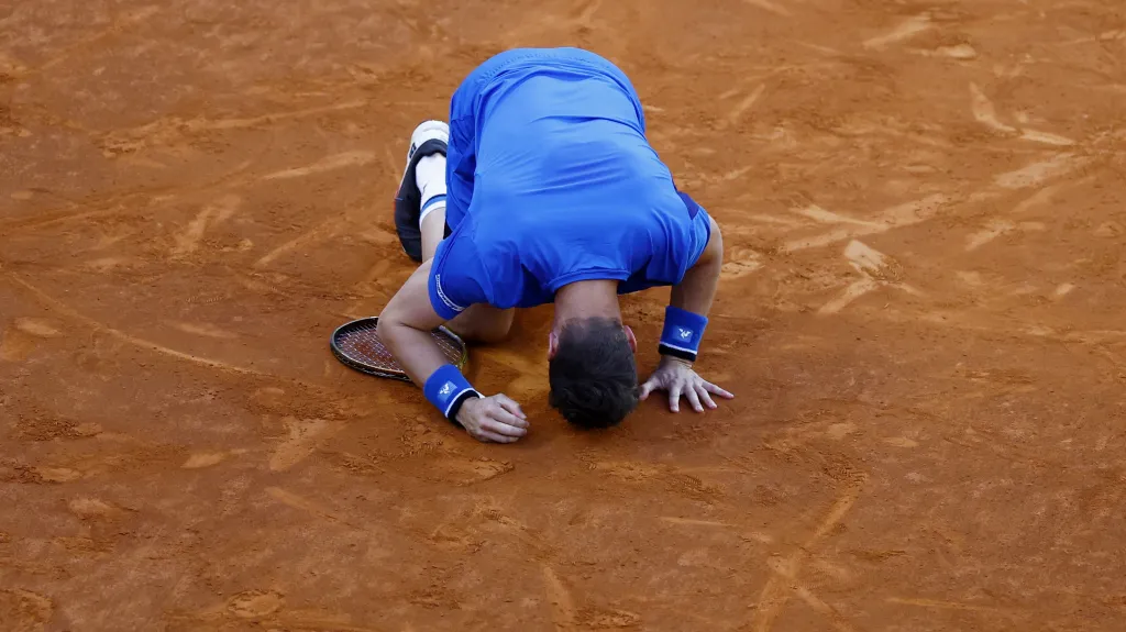 Jiří Lehečka v bolestech na turnaji v Madridu