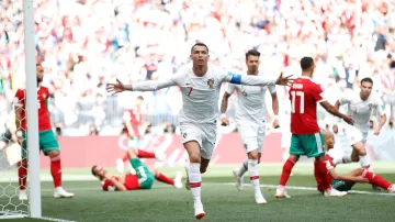 Portugalec Cristiano Ronaldo slaví gól v síti Maroka