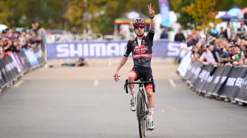 Dramatický finiš SP ve Fayetteville s vítězným Iserbytem