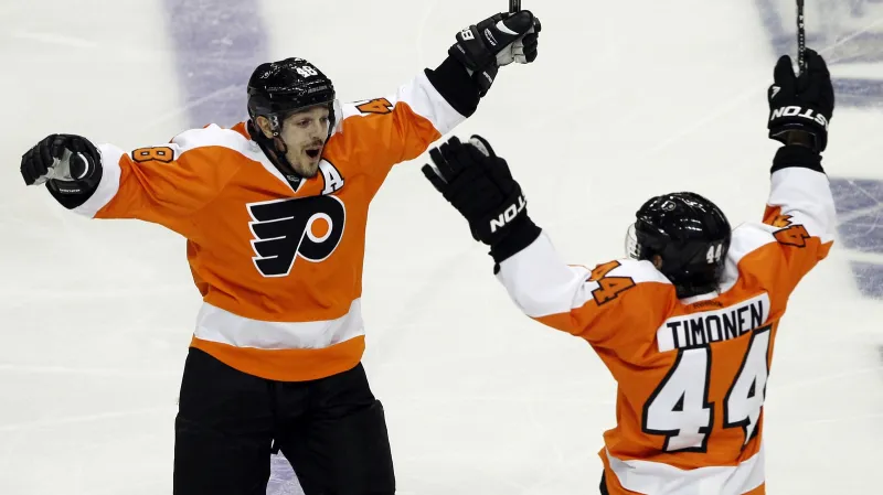 Danny Briere se raduje z branky
