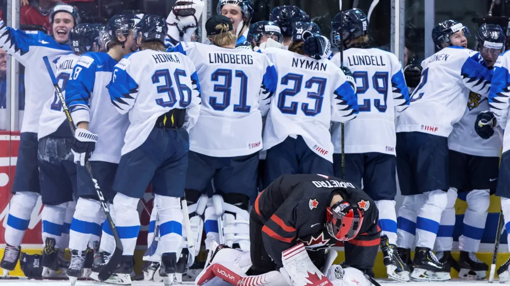 Finové slaví postup před zklamaným gólmanem Kanady DiPietrem