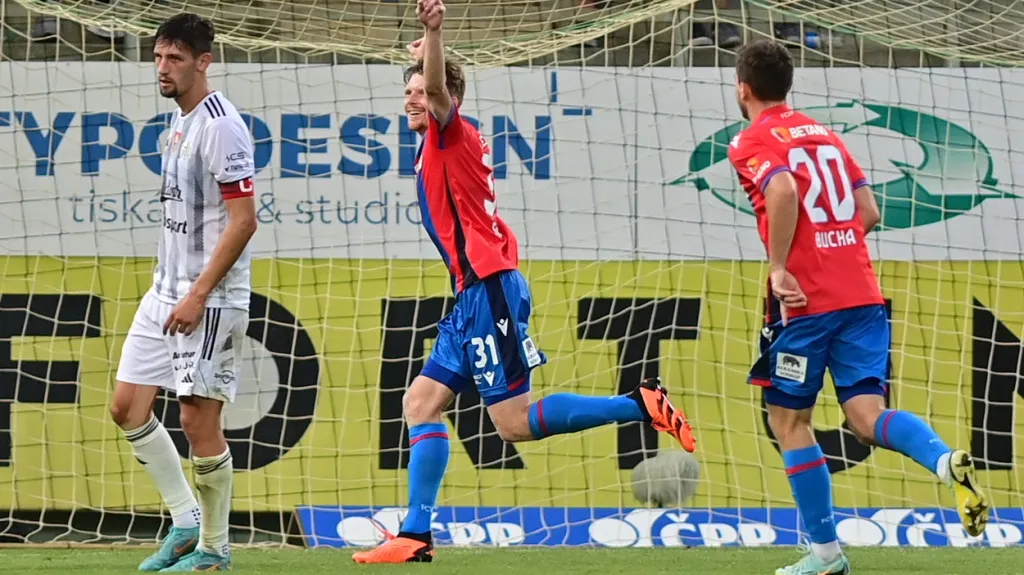 Pavel Šulc se raduje z gólu v Č. Budějovicích