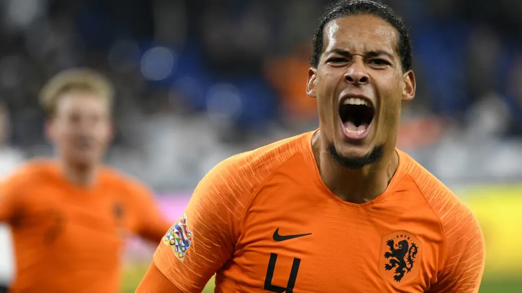 Virgil van Dijk se raduje z gólu v dresu Nizozemska