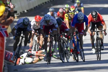 Cavendishův pád a dojezd 4. etapy TdF 2017