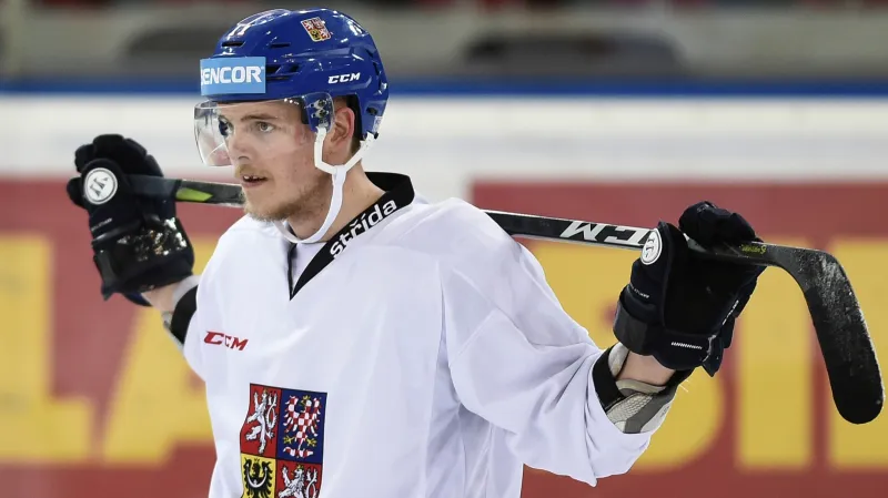 Nestrašila rameno do hry nepustí