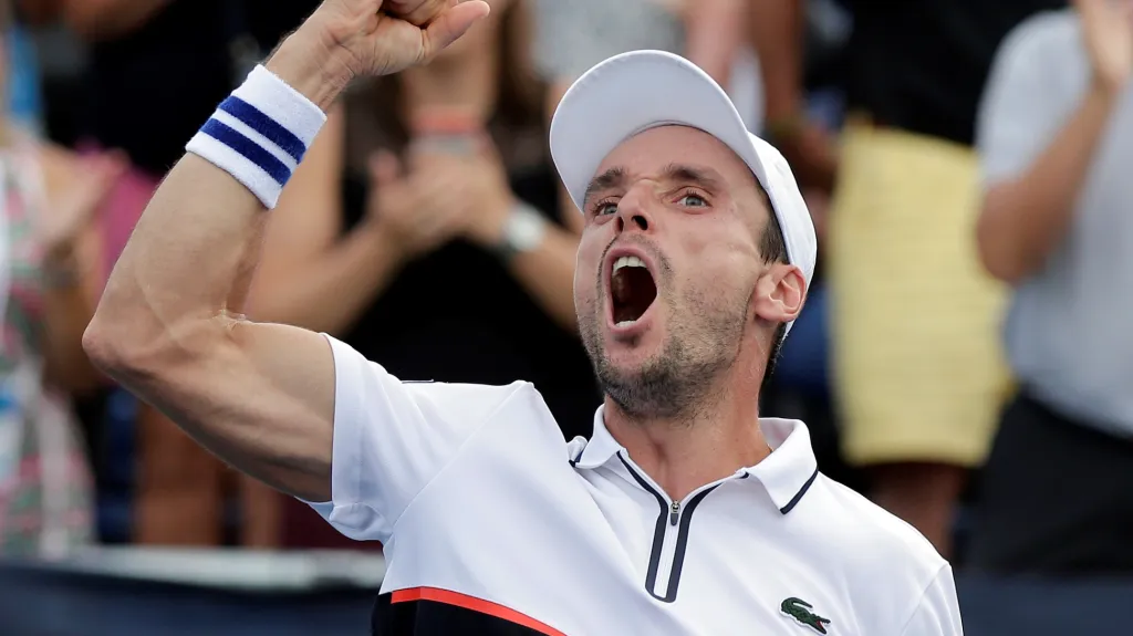 Slavící Roberto Bautista