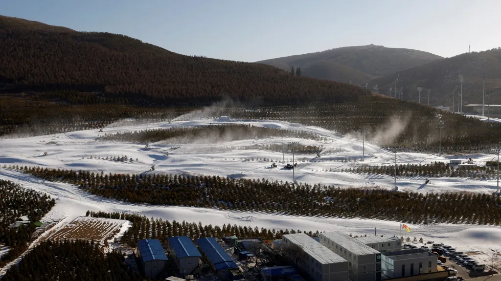 Lyžařský a skokanský areál v oblasti Čang-ťia-kchou