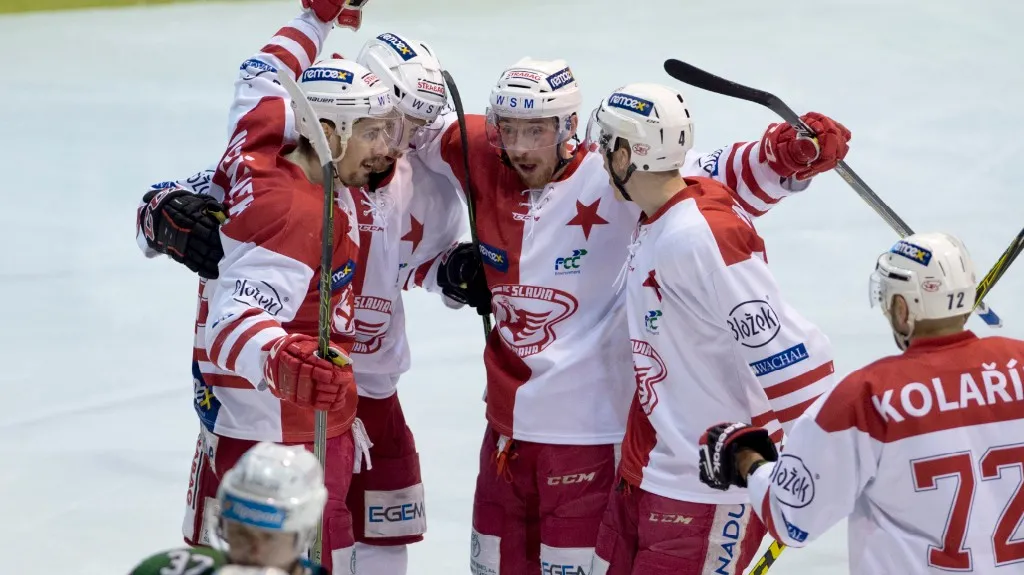 Slavící hokejisté Slavie