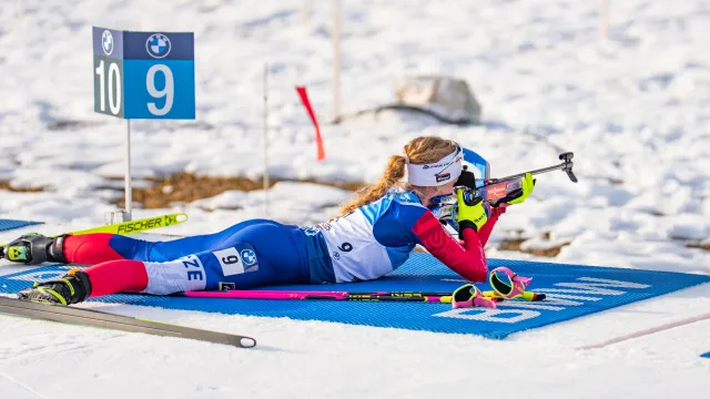 Sestřih stíhacího závodu biatlonistek v Annecy